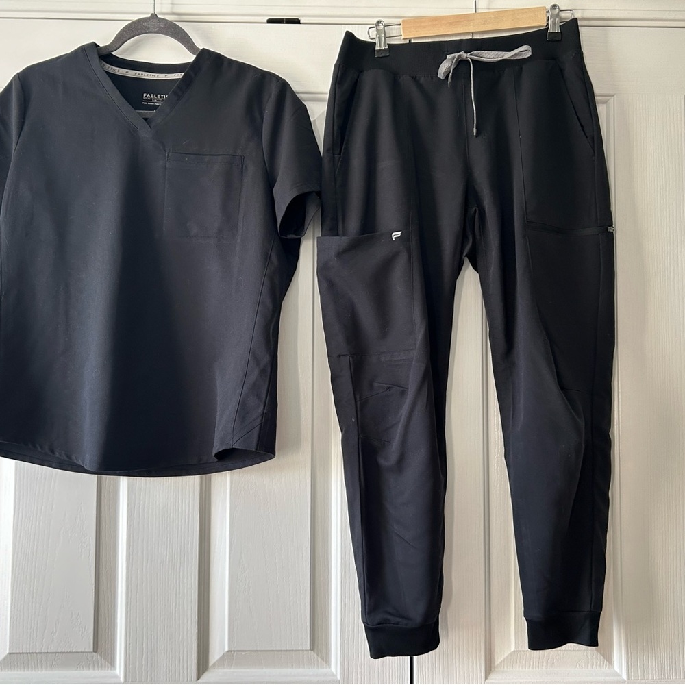 Fabletics Scrub Set